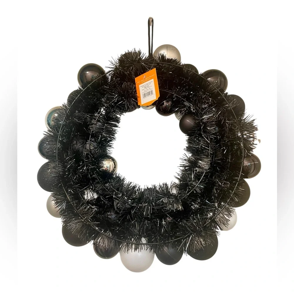 Hyde and EEK! 16” Halloween Wreath with Skulls